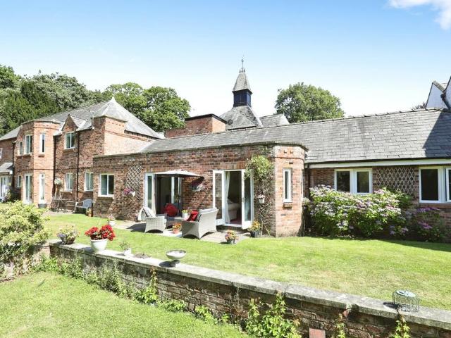 Flat for sale in Mobberley