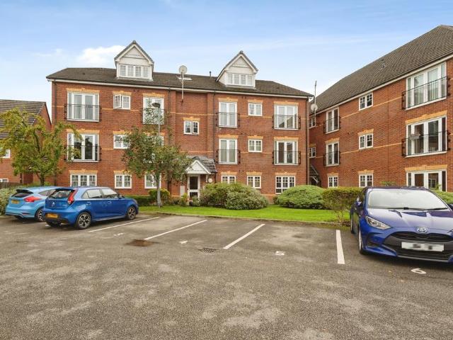 Flat for sale in Cheadle Hulme, Greater Manchester