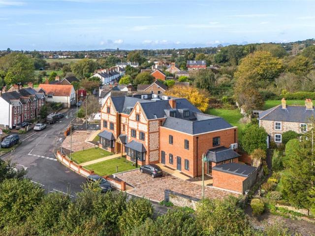 Flat for sale in Fishersgate, West Sussex