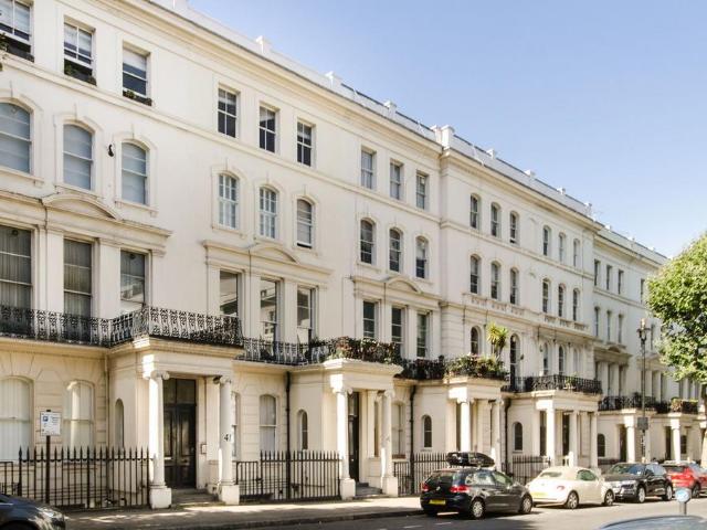Flat for sale in Maida Vale, Greater London