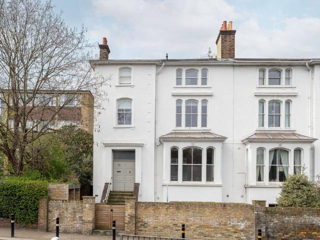 Flat for sale in Putney, Greater London