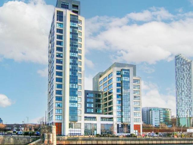 Flat for sale in Calderstones