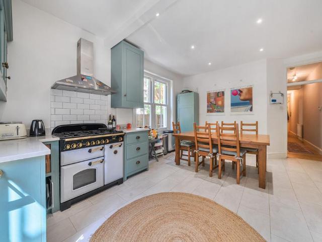 Flat for sale in London Borough of Lambeth, Greater London