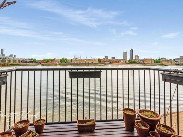 Flat for sale in Ratcliffe, Shadwell