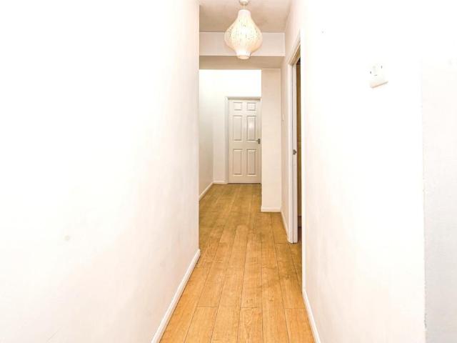 Flat for sale in Berrick Salome, Oxfordshire
