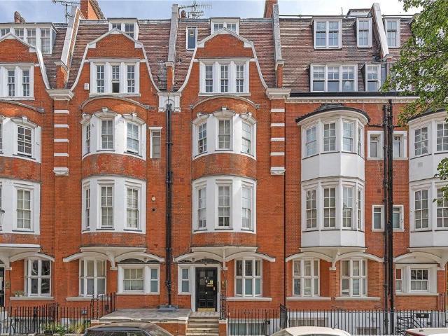 Flat for sale in Chelsea, Greater London
