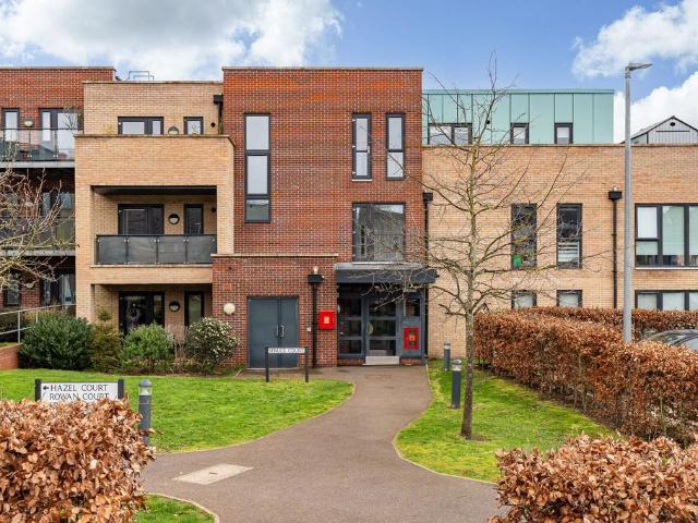 Flat for sale in Kings Hill, Colliers End