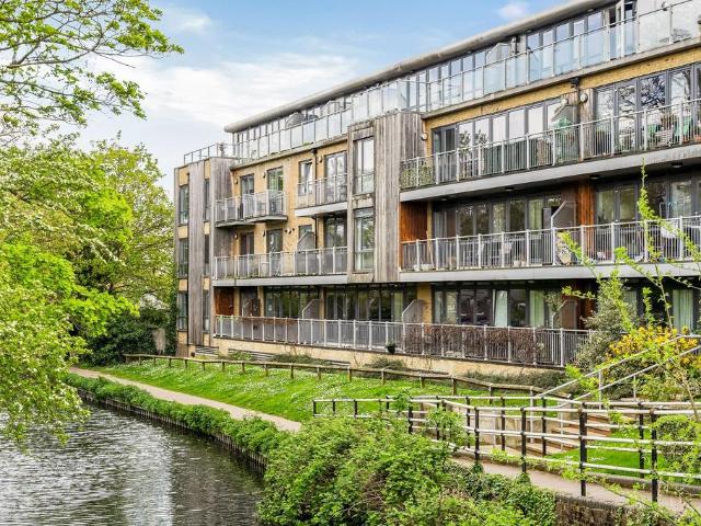 Flat for sale in Hertford, Colliers End