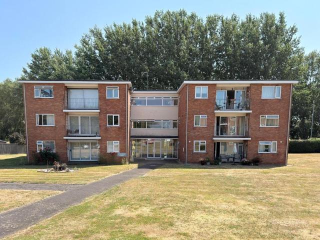 Flat for sale in Galmington, Rumwell