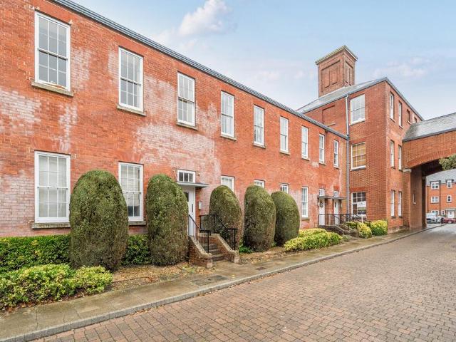 Flat for sale in Knowle, Winchester
