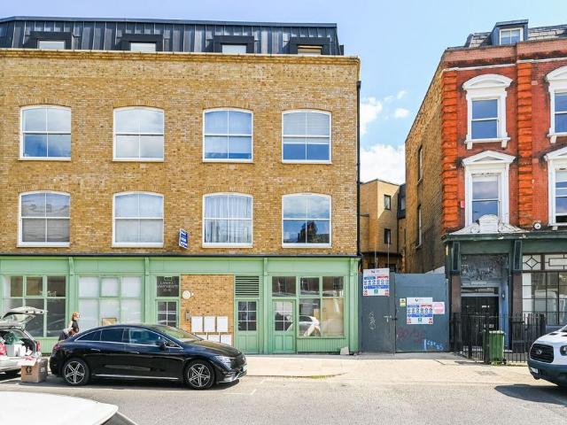 Flat for sale in Dalston, De Beauvoir Town