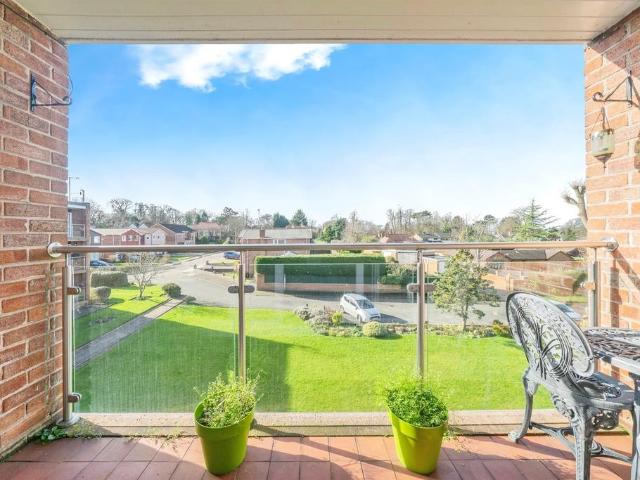 Flat for sale in Overchurch Hill, Upton