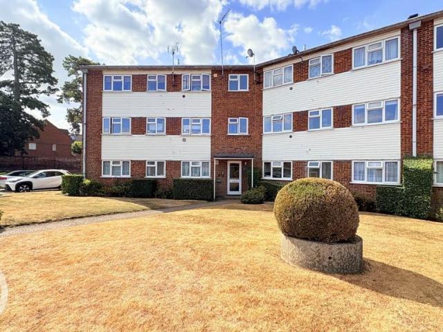Flat for sale in King's Walden, Hertfordshire