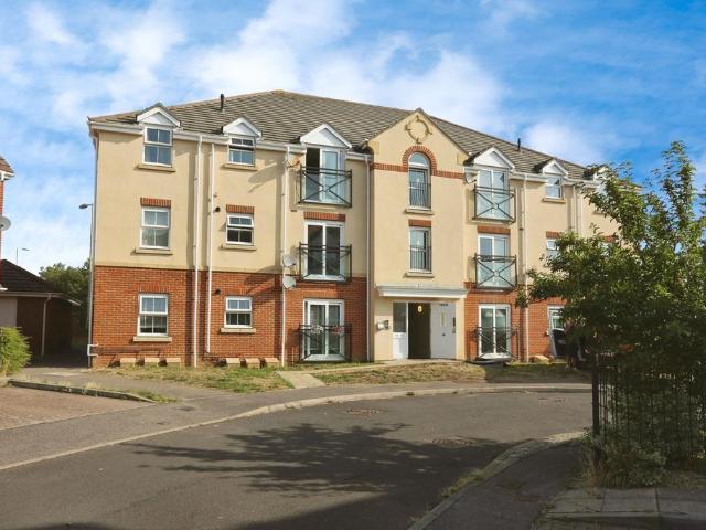 Flat for sale in Helford, Hampshire