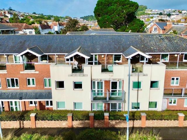 Flat for sale in Goodrington, Livermead