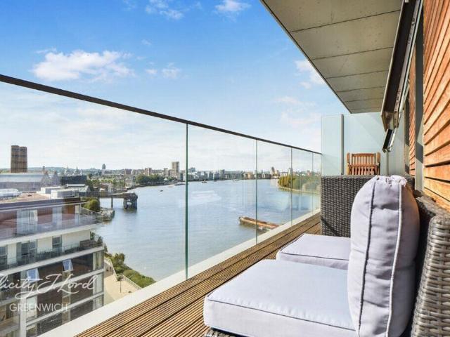 Flat for sale in East Greenwich, Greater London