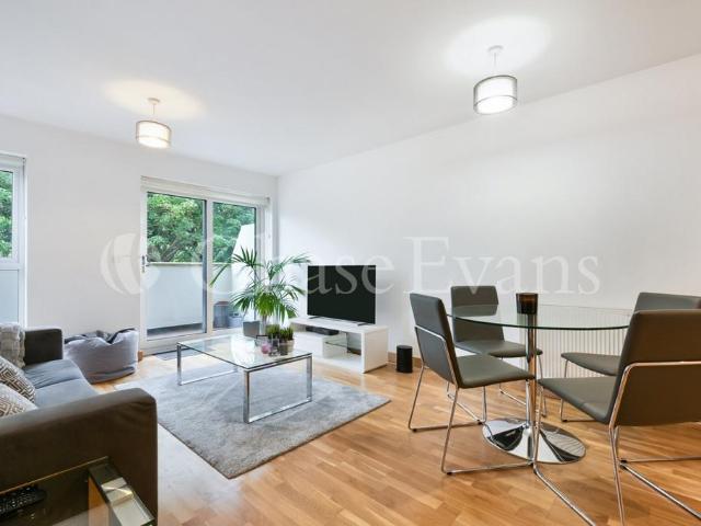 Flat for sale in Monks Orchard, Kent