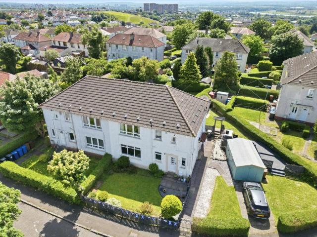 Flat for sale in Duntocher, Scotland