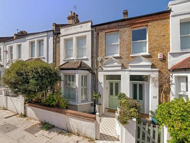 Flat for sale in East Dulwich, Greater London