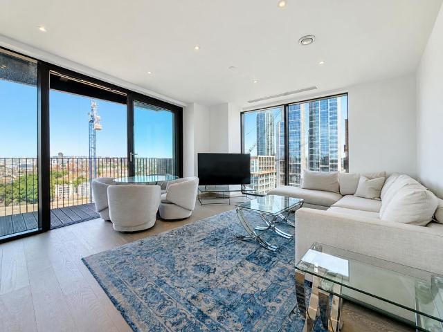 Flat for sale in Nine Elms, Greater London