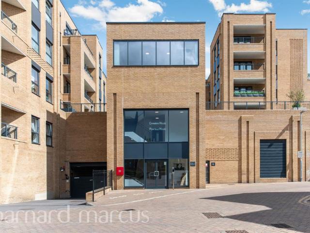 Flat for sale in Hackbridge, Greater London