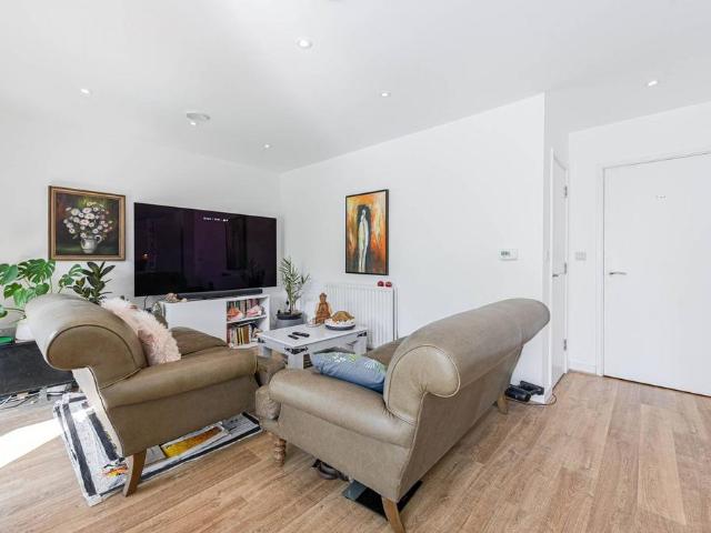 Flat for sale in Charlton Riverside, Greater London