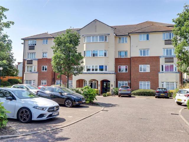 Flat for sale in Alton Barnes, Essex