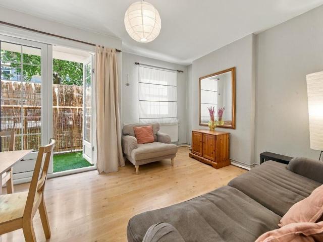 Flat for sale in Abbeville Village, Greater London