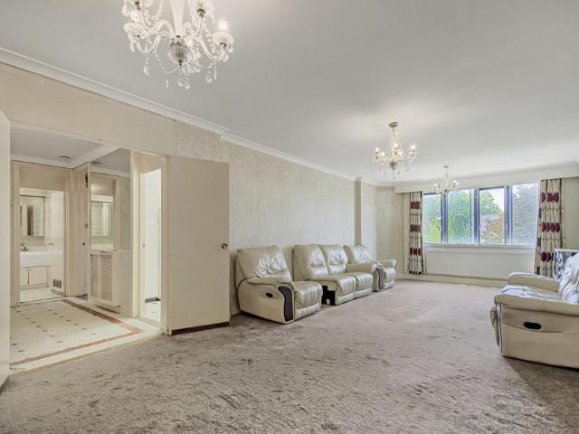 Flat for sale in St. John's Wood, Greater London