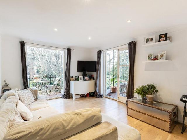Flat for sale in West Kensington, Greater London