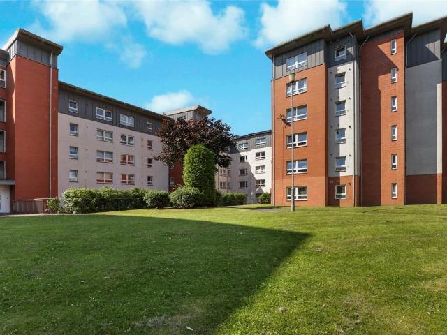 Flat for sale in Dennistoun, Scotland