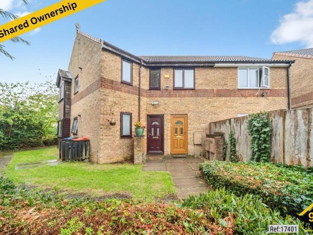 Flat for sale in Monkston Park, Milton Keynes