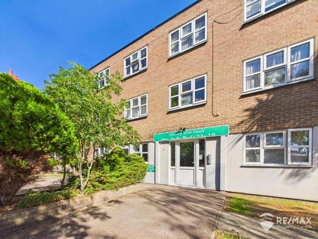 Flat for sale in Dale Hill, Essex