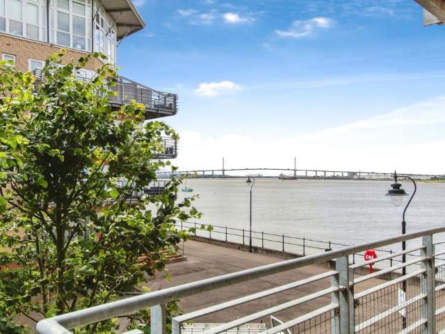 Flat for sale in Swanscombe and Greenhithe, Monks Orchard