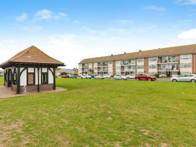 Flat for sale in Dale Hill, Essex