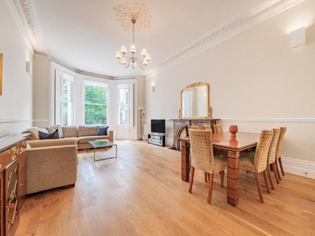 Flat for sale in South Kensington, Greater London