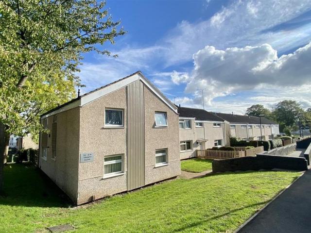 Flat for sale in Stoke Hill, West Midlands