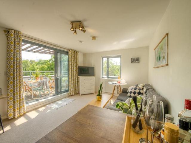 Flat for sale in West Norwood, Greater London