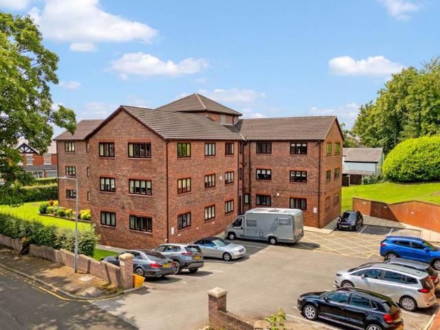 Flat for sale in Kirkhams, Bury
