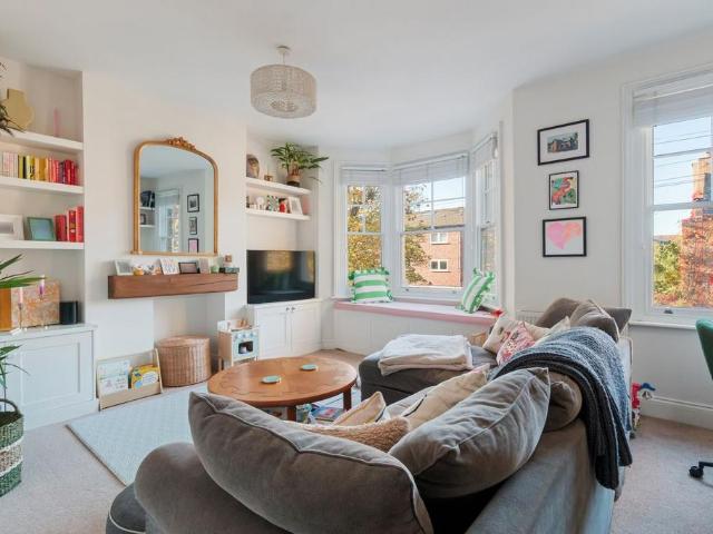 Flat for sale in London Borough of Ealing, Greater London