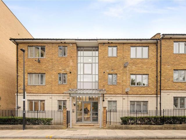 Flat for sale in Limehouse, Greater London