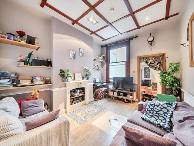 Flat for sale in Maida Hill, Greater London