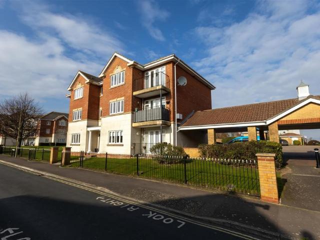 Flat for sale in Hardway, Middlecroft