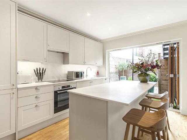 Flat for sale in Sands End, Greater London