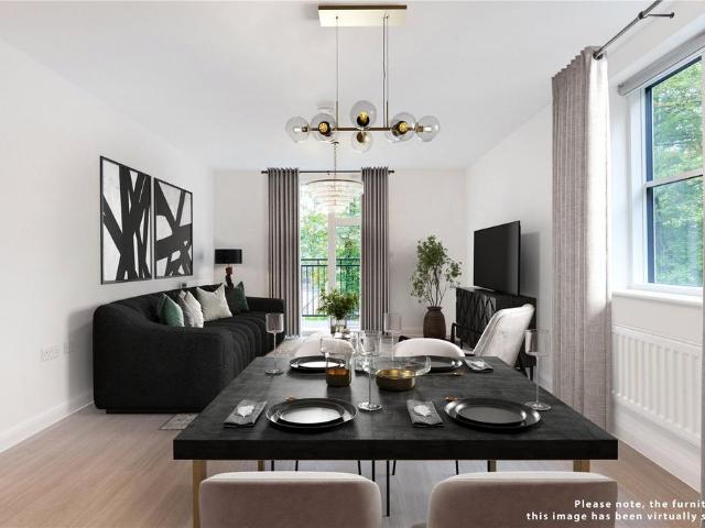Flat for sale in Sunningdale, Windsor and Maidenhead