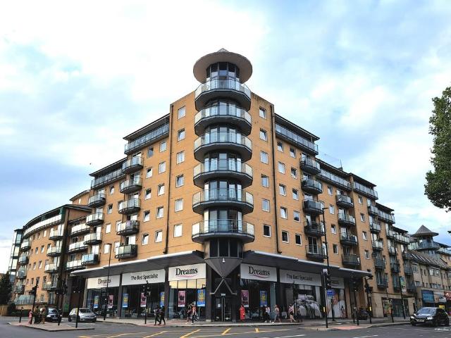 Flat for sale in London Borough of Hounslow, Feltham