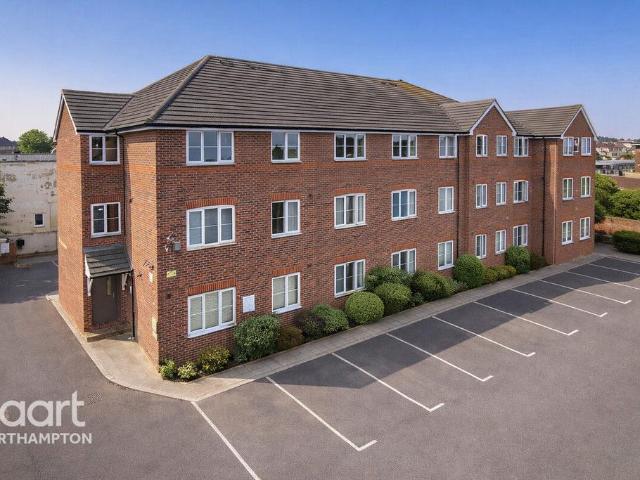 Flat for sale in Semilong, Northampton