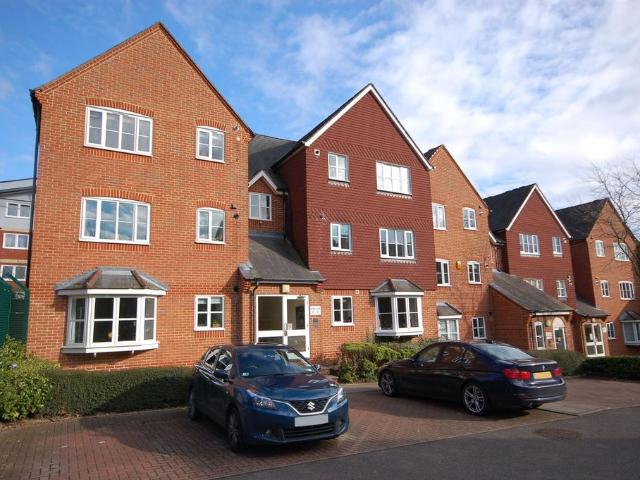 Flat for sale in Batchworth