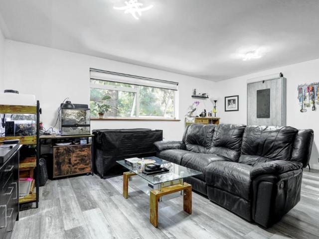 Flat for sale in Kings Hill, Colliers End