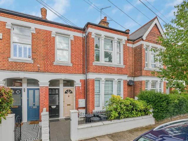 Flat for sale in Summerstown, Greater London